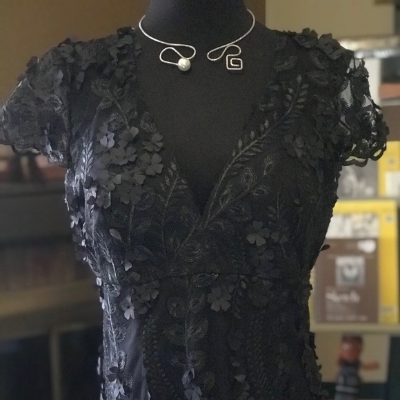 Carmen Marc Valvo Dresses & Skirts - 🌺BLOOMING ELEGANCE🌺